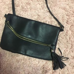 black crossbody purse
